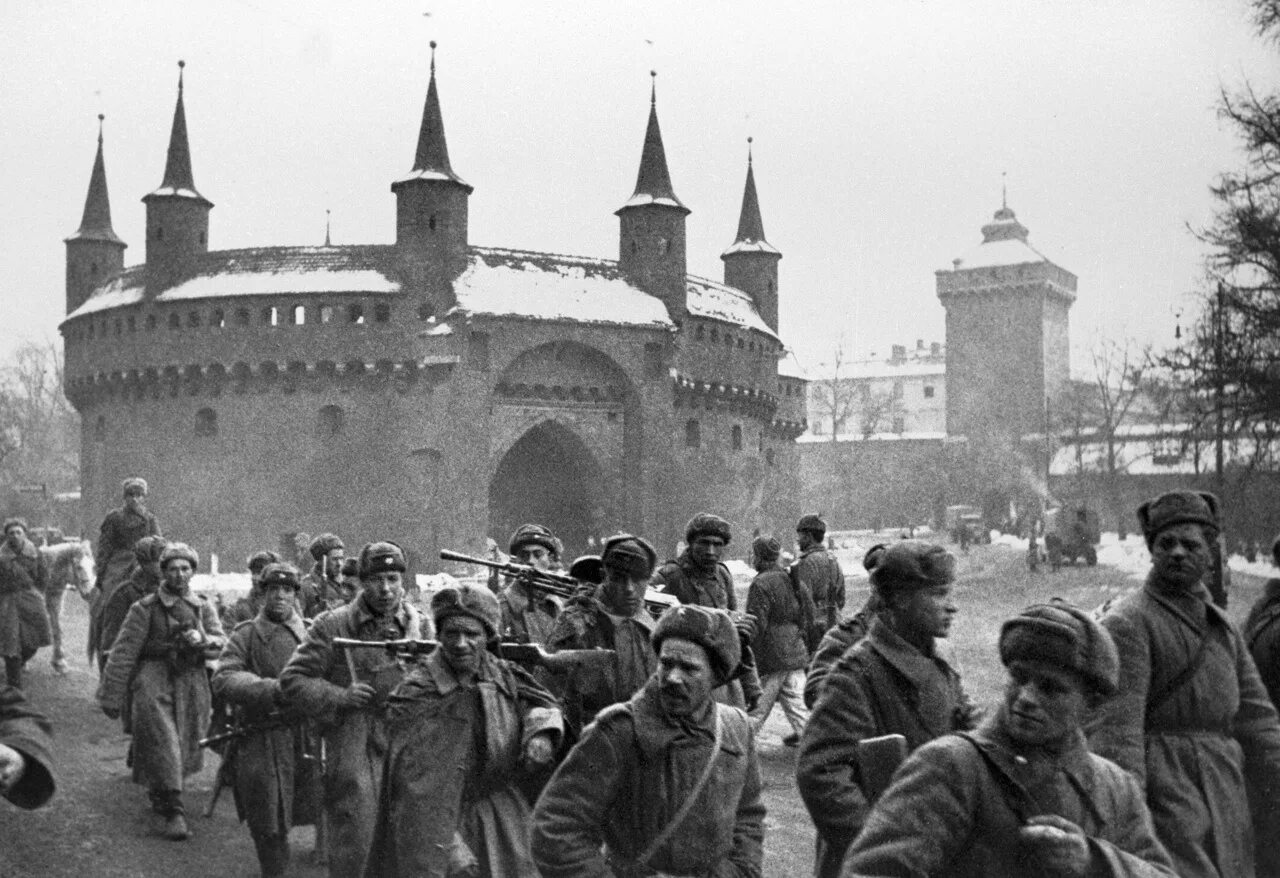 Красная армия взяла город за два дня. 19 Января 1945 освобождение Кракова. 1945 Г освобождение города Кракова. Освобождение Польши ВОВ. Освобождение Польши 1944-1945.