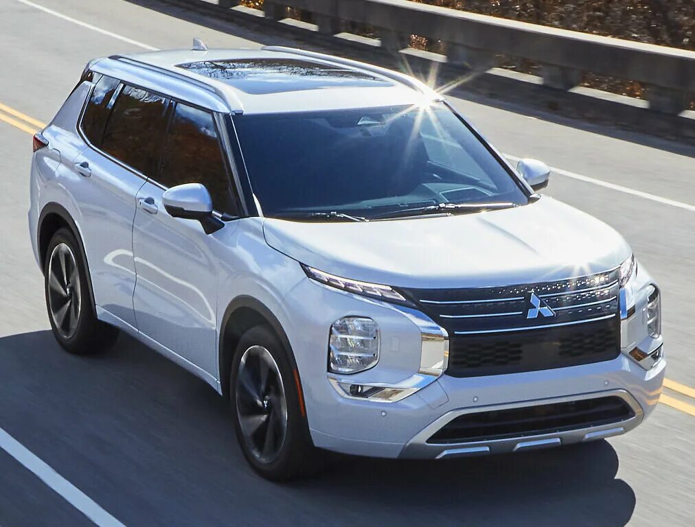 Outlander 2022. Новый mitsubishi outlander 2021-2022. Новый мицубиси аутлендер 2022. Mitsubishi outlander 2022. Новый митсубиси аутлендер 2022.