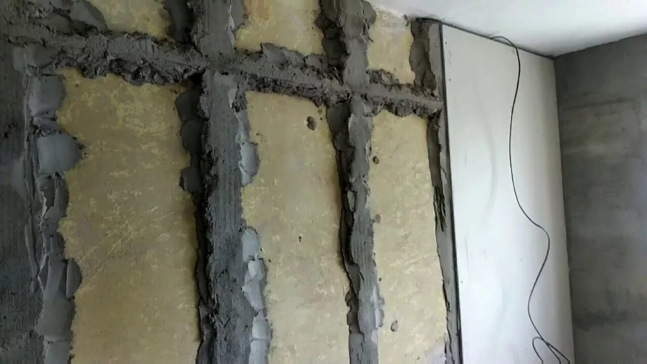 Как выровнять стену гипсокартоном без профилей. Маяки из штукатурки для стен. маяки из гипсокартона для штукатурки стен. маяки для гипсокартона. маяк из профиля гипсокартона на стену.
