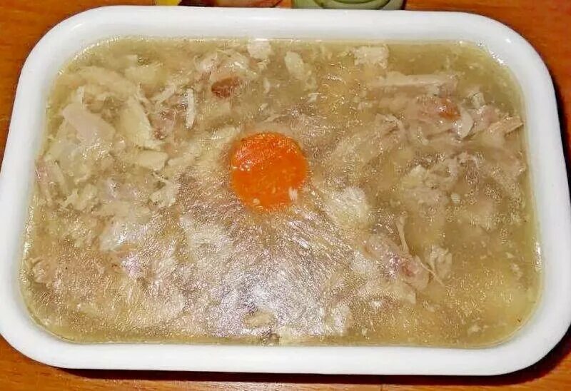 Можно ли доварить холодец на следующий. Холодец из свиных ножек. холодец из рульки свиной. домашний холодец из свинины. вкусный холодец из курицы.
