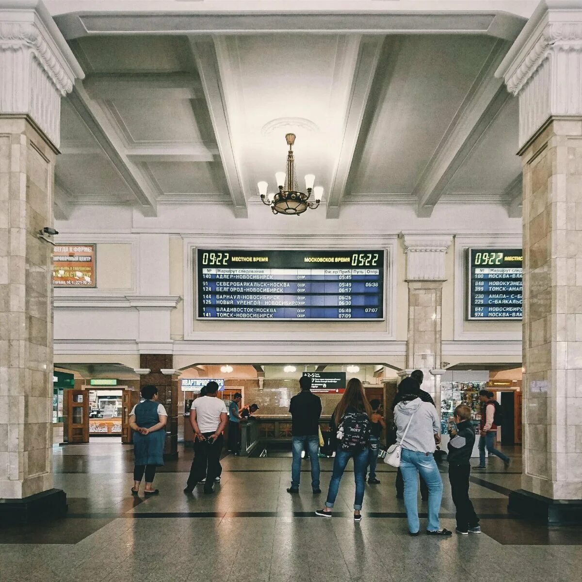 Жд справочная телефон новосибирск. Вокзал Новосибирск главный внутри. Новосибирск ЖД вокзал внутри. Новосибирский главный вокзал главный Новосибирск. ЖД вокзал Новосибирск главный внутри.