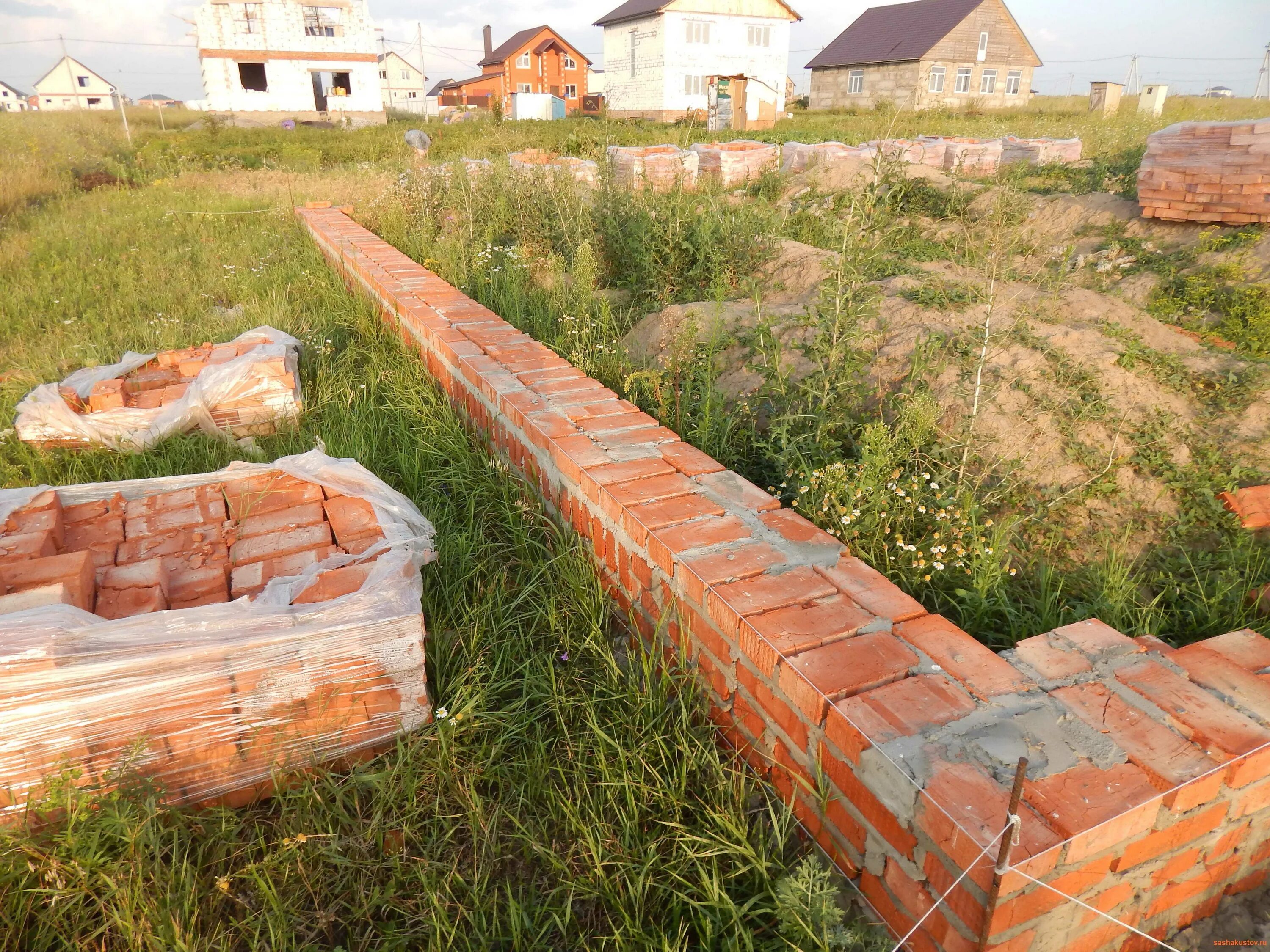 Фундамент из кирпича. Цоколь из кирпича. выкладываем цоколь из кирпича. фундамент из полнотелого кирпича.