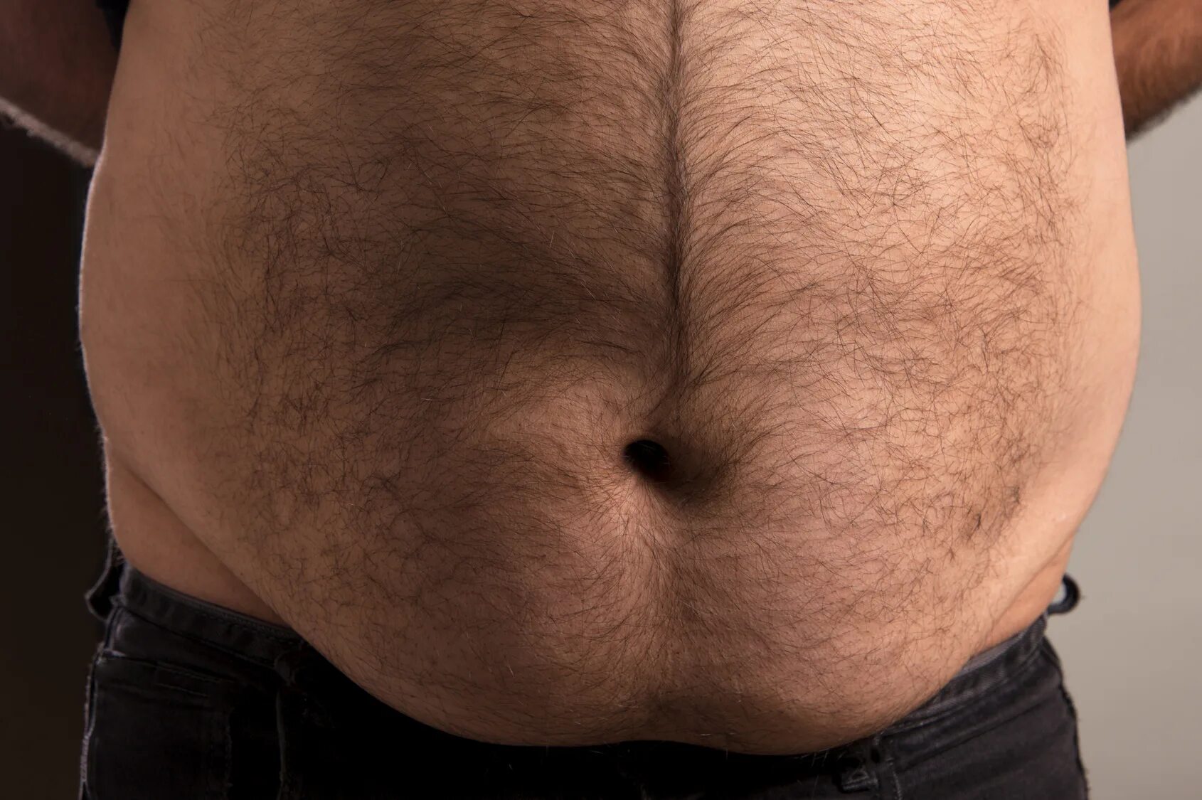 Волосатое пузо. Волосатый мужской пупок. Волосатое пузо. Волосатое пузо. Волосатый женский живот.