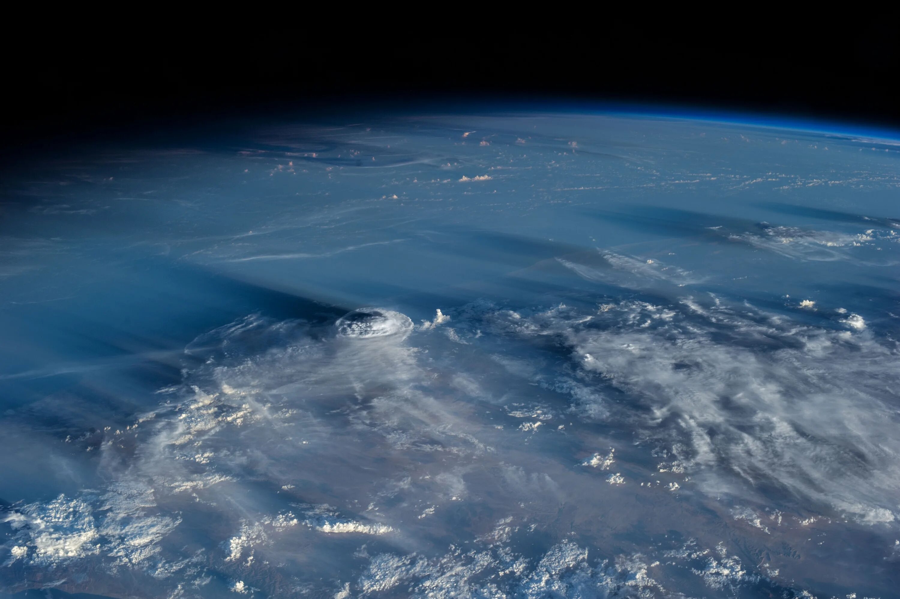 Планета океан название. Космос стратосфера атмосфера. Земля из космоса. О земле и космосе. Вид земли из космоса.