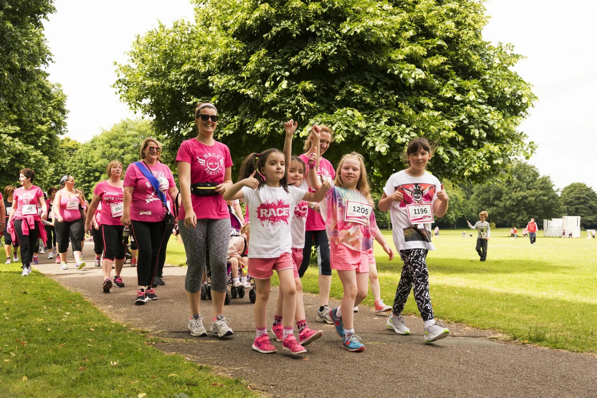 Sponsored walk. Фотографии для благотворительного бега. Гонка за жизнь. Charity walk.