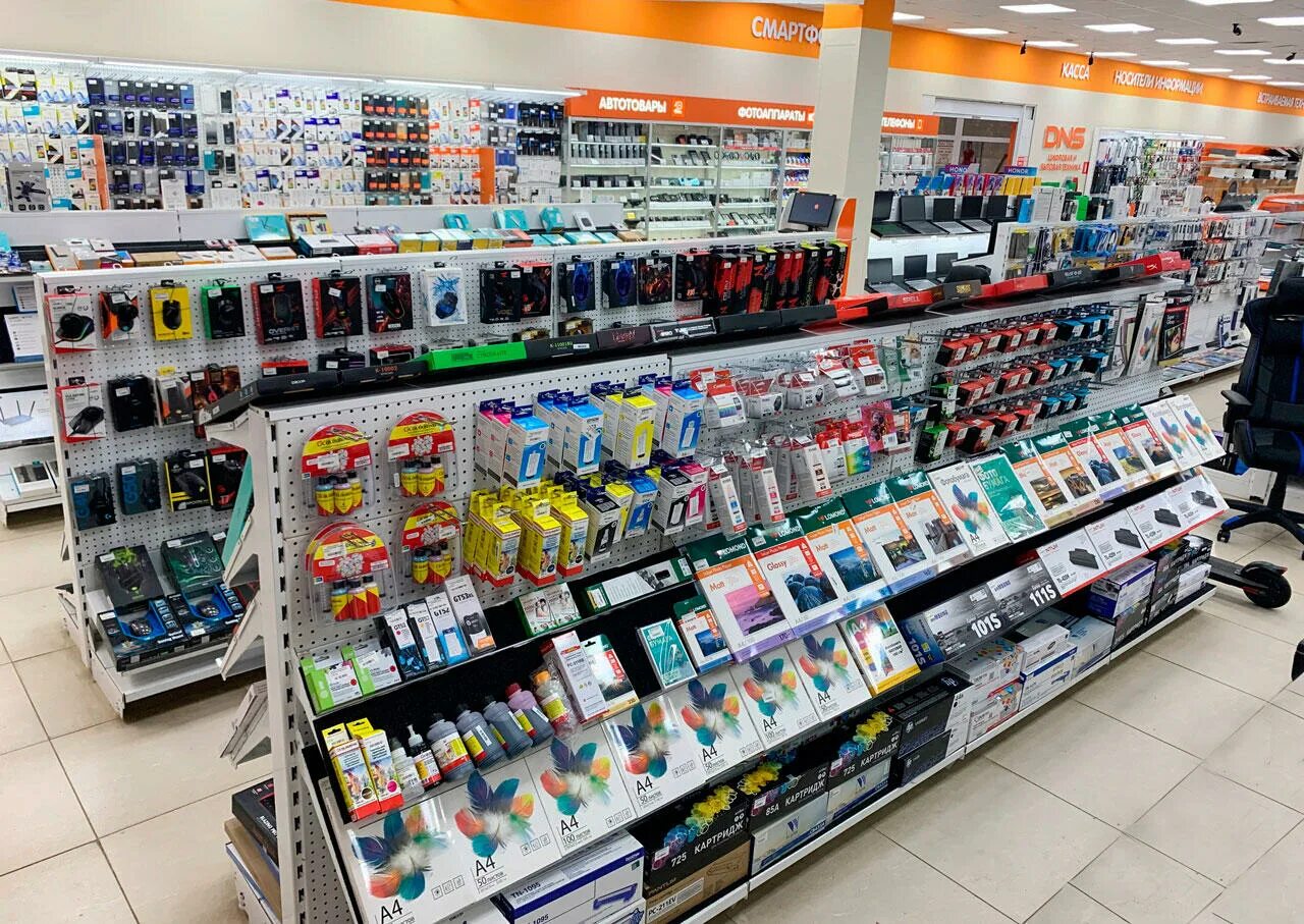 Магазин электроники днс киров. На кирова dns. Днс на щорса 44. Днс киров гипер. Магазин электроники кирово чепецк.