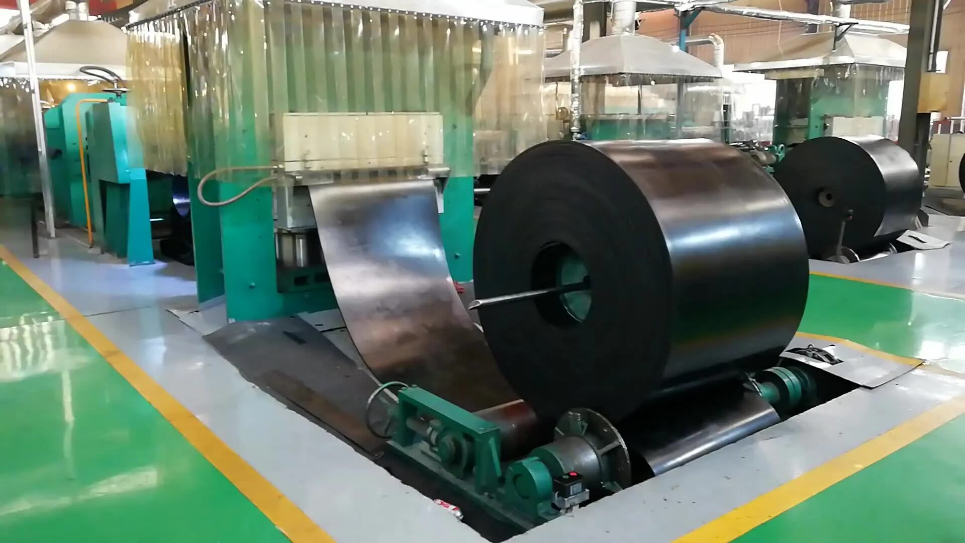 промышленный каучук. резинотехническая промышленность. цех производства каучука. синтетический каучук. производство резины.