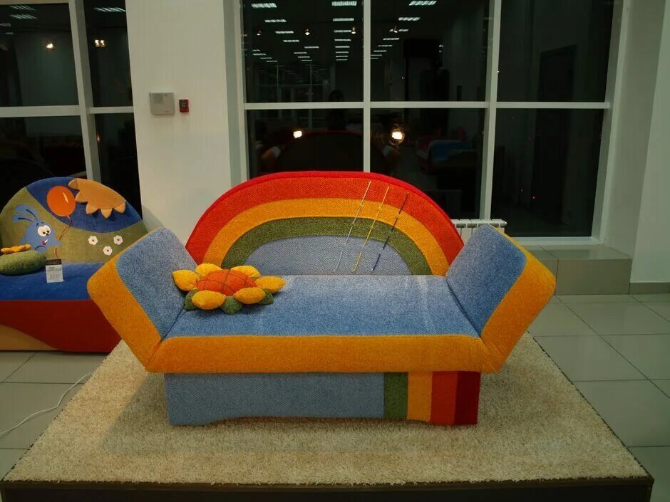 Диван для детского сада. Диванчик для детского сада. Мягкий диванчик для детей. Мягкие диванчики для детсада. Диванчик для детского сада в игровую.