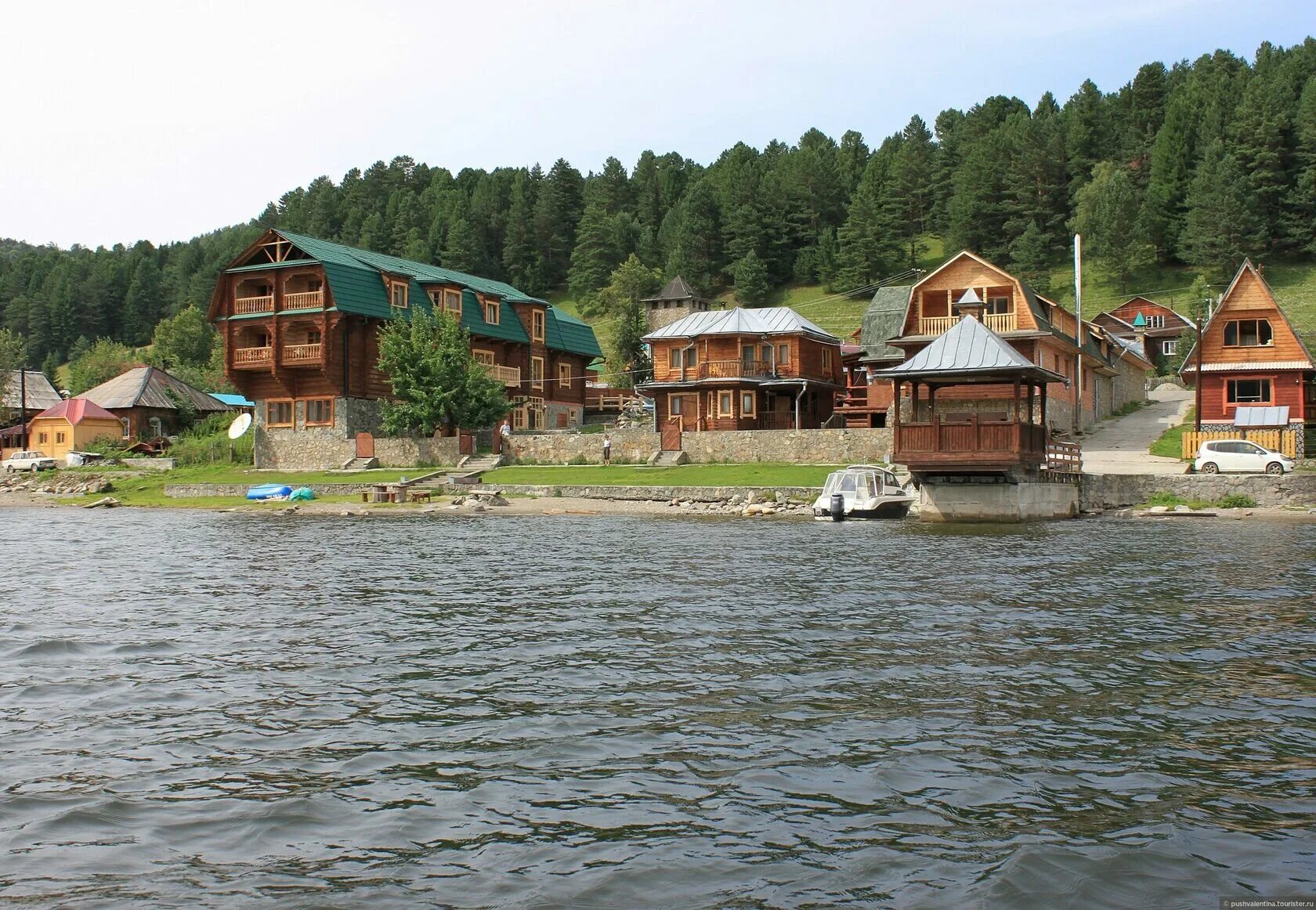 Турбаза горное озеро телецкое алтай. Турбаза артыбаш. Алтай телецкое озеро артыбаш. Турбаза алтын кель. Телецкое озеро турбазы.