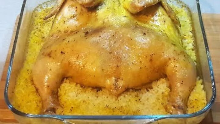 Курица с рисом в духовке в рукаве. Курица целиком с рисом в духовке. Курица запеченная с рисом в духовке. Целая курица с рисом в духовке.