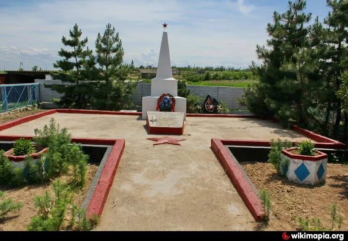 Погода чернышковский волгоградская область попов. Хутор Водяновский Чернышковский район. Чернышковский район, Братская могила в парке. Хутор Водяновский Волгоградской области. Хутор Пристеновский Чернышковского района Волгоградской области.