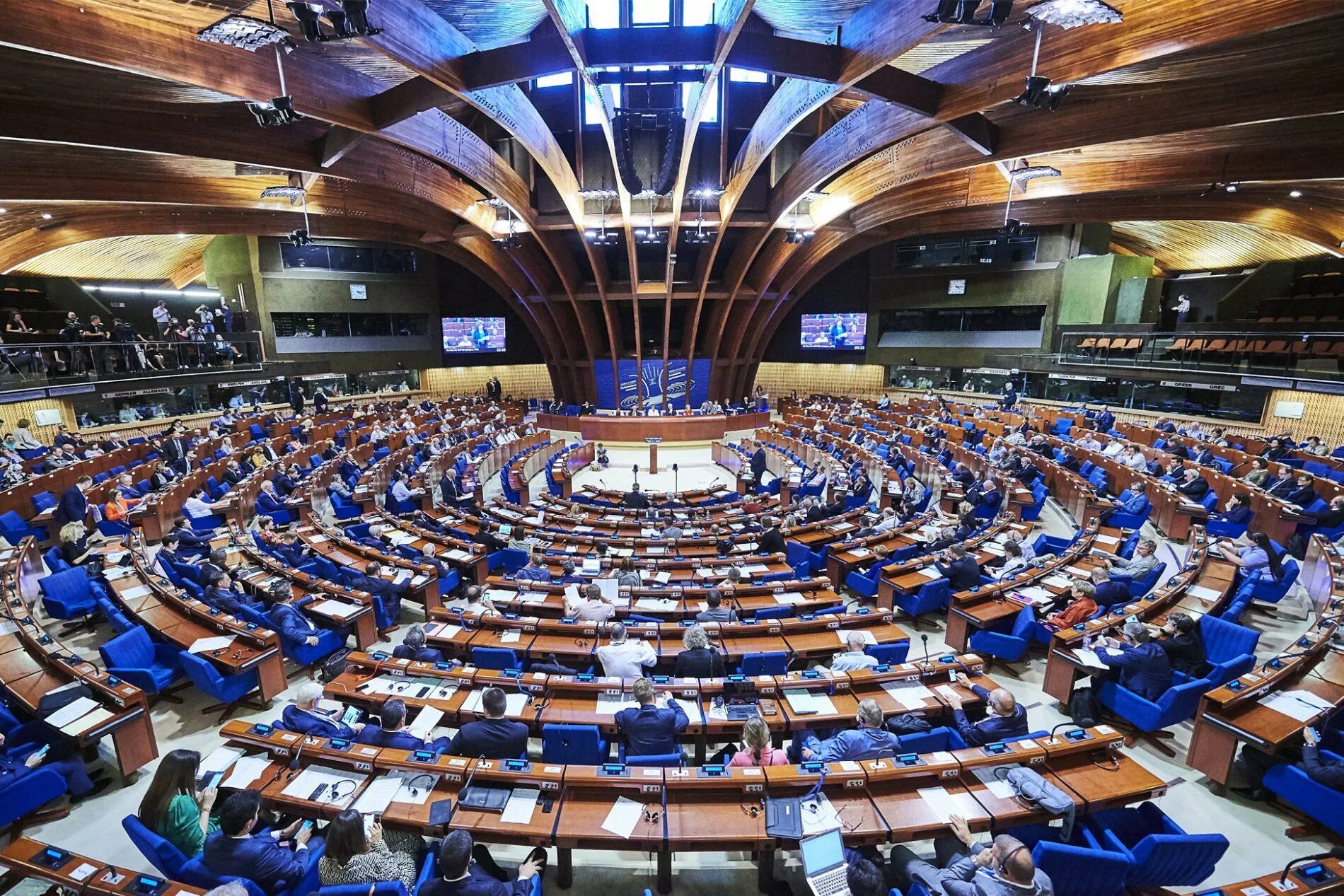 Зал заседаний парламентской Ассамблеи совета Европы в Страсбурге. Парламентская Ассамблея совета Европы (ПАСЕ). Совет Европы (Council of Europe).