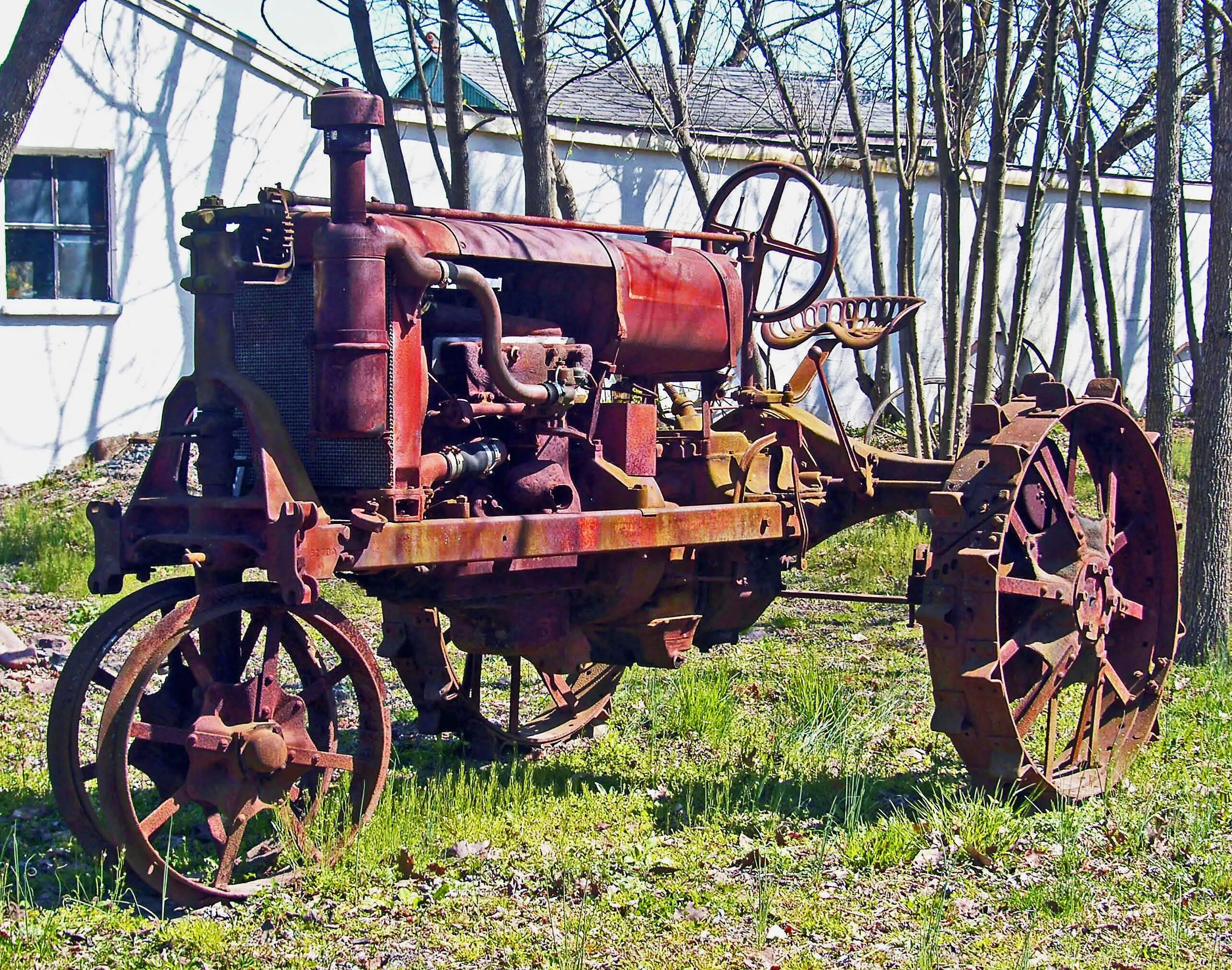 Купить старый трактор. Старый трактор. Советские трактора. Советские трактора колесные. Старинная сельхозтехника.