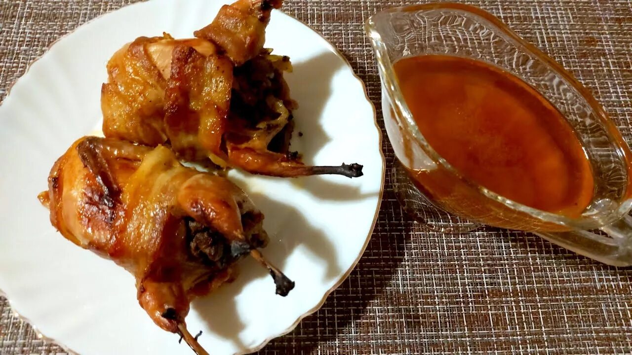 Перепел рецепт вкусный. Перепелка по царски. перепела по царски. перепела в духовке с хрустящей корочкой. перепела в духовке с хрустящей корочкой и картошкой.