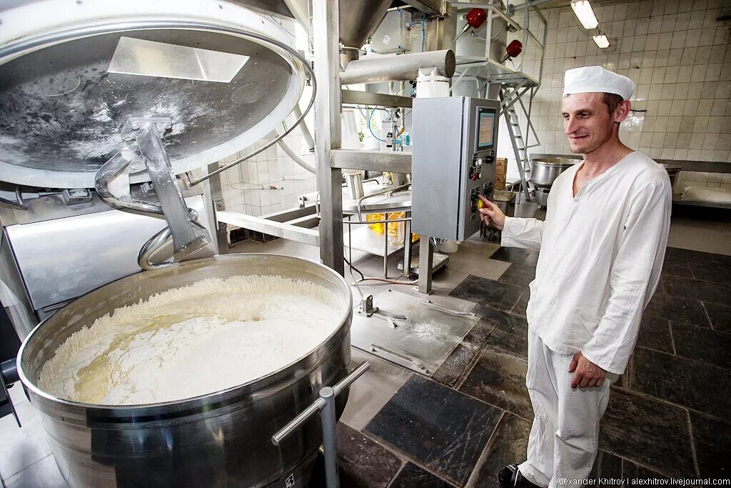 Хлебопекарный цех. Цех хлебобулочных изделий. Завод хлебобулочных изделий. Производство хлеба.