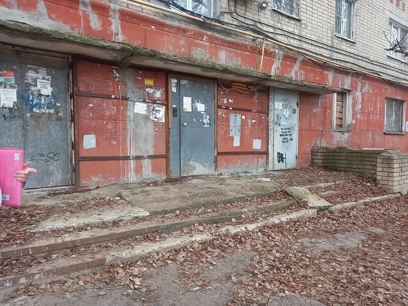 В ленинском районе по улице. В ленинском районе по улице