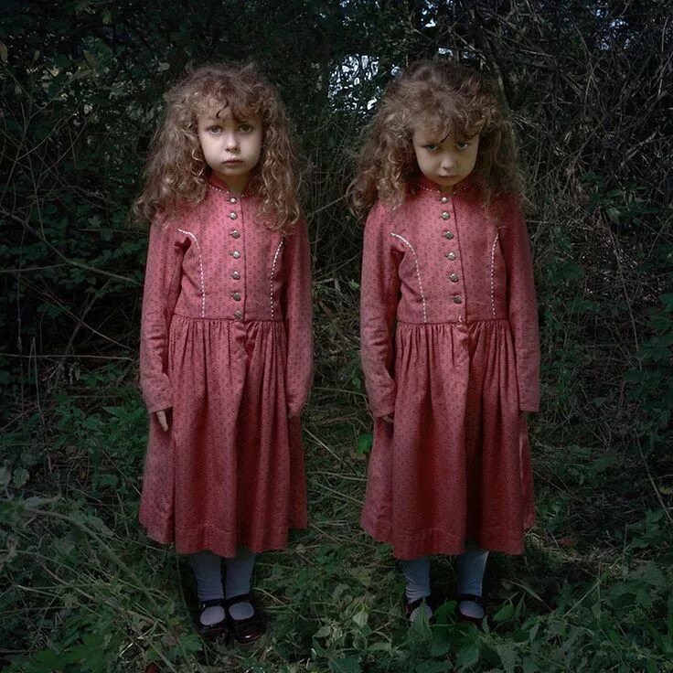 Страшные фотокарточки. Близнецы грейди – «сияние». Зловещие дети. Зловещие дети. Зловещие дети.