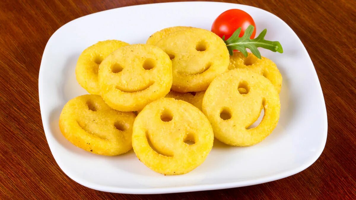 Картофельные смайлики. Картофельные рожицы. Smile рецепт. Картошка с улыбкой. Картофельные смайлики.