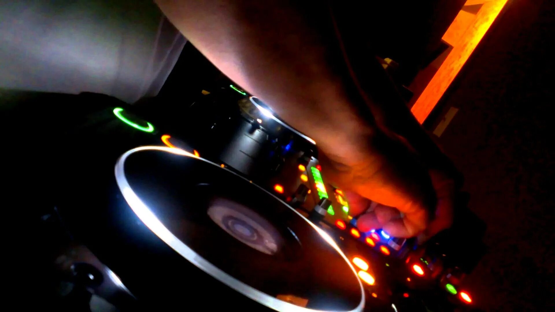 Pioneer cdj обои. Алл диджей. Алл диджей. Cdj 2000 обои. Диджей за пультом.