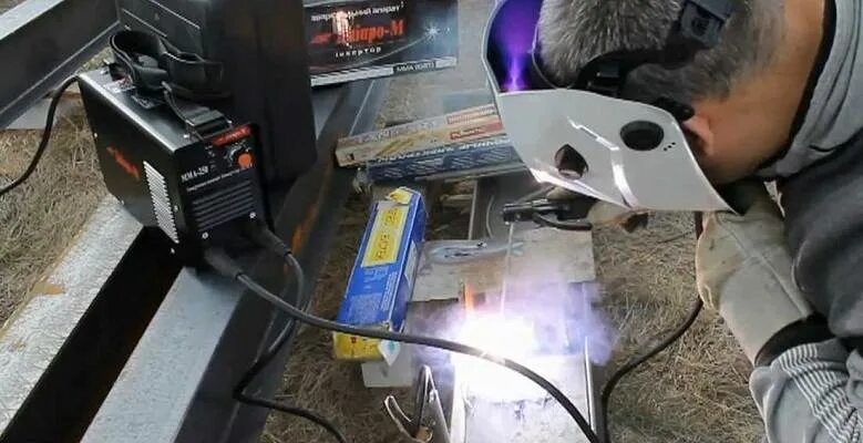 Как варить сварочным аппаратом ресанта. Сварка нержавейки электродом инвертором. сварка трубы нержавейки электродом. ресанта для сварки алюминия. сварочный аппарат для сварки электродом алюминия.