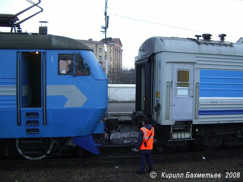 Прицепка вагонов к Локомотиву. Прицепка к составу. Прицепка к составу грузового поезда. Прицепка Локомотива к составу.