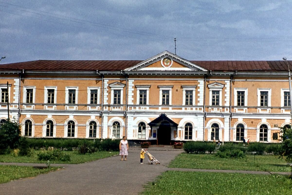 Здание горного училища барнаул. 1723 г. Барнаул пр. Духовное училище барнаул ленина 17. Демидовская площадь барнаул горный госпиталь.