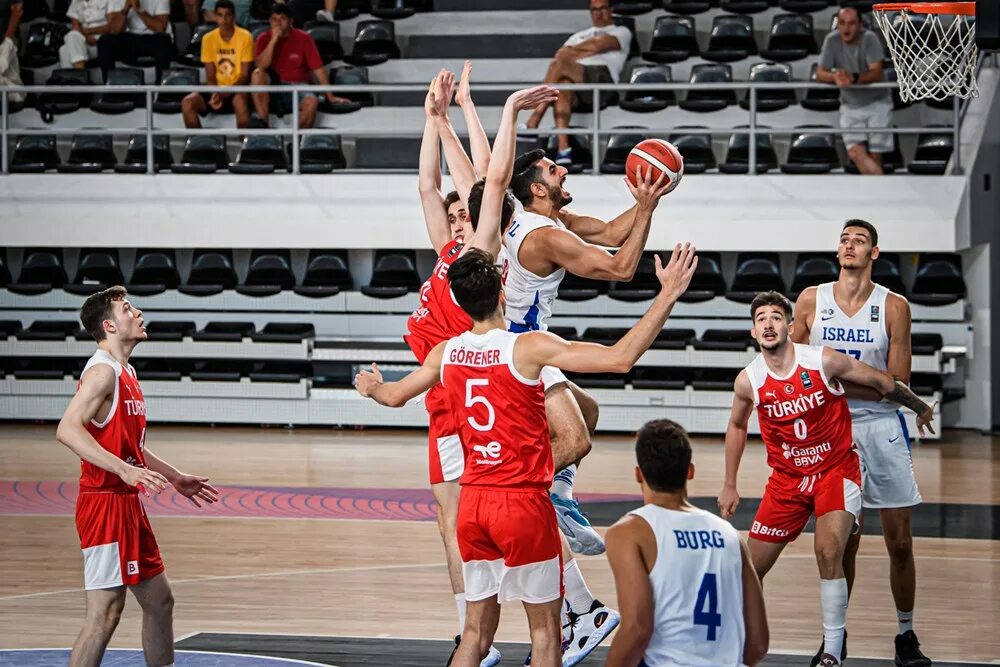 Турок в нидерландах. Турция 1 4 финала. Чехия евро 2004. Турция 1 4 финала. Барселона галатасарай.