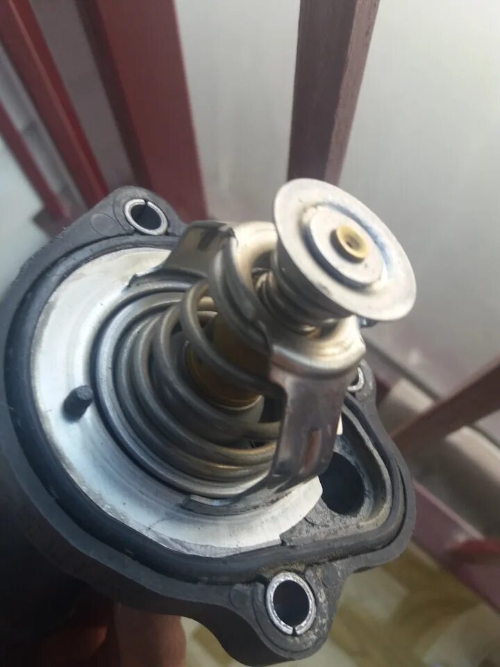 Термостат фф2. Термостат форд фокус 2 1. 6 100. 6 115. 8.