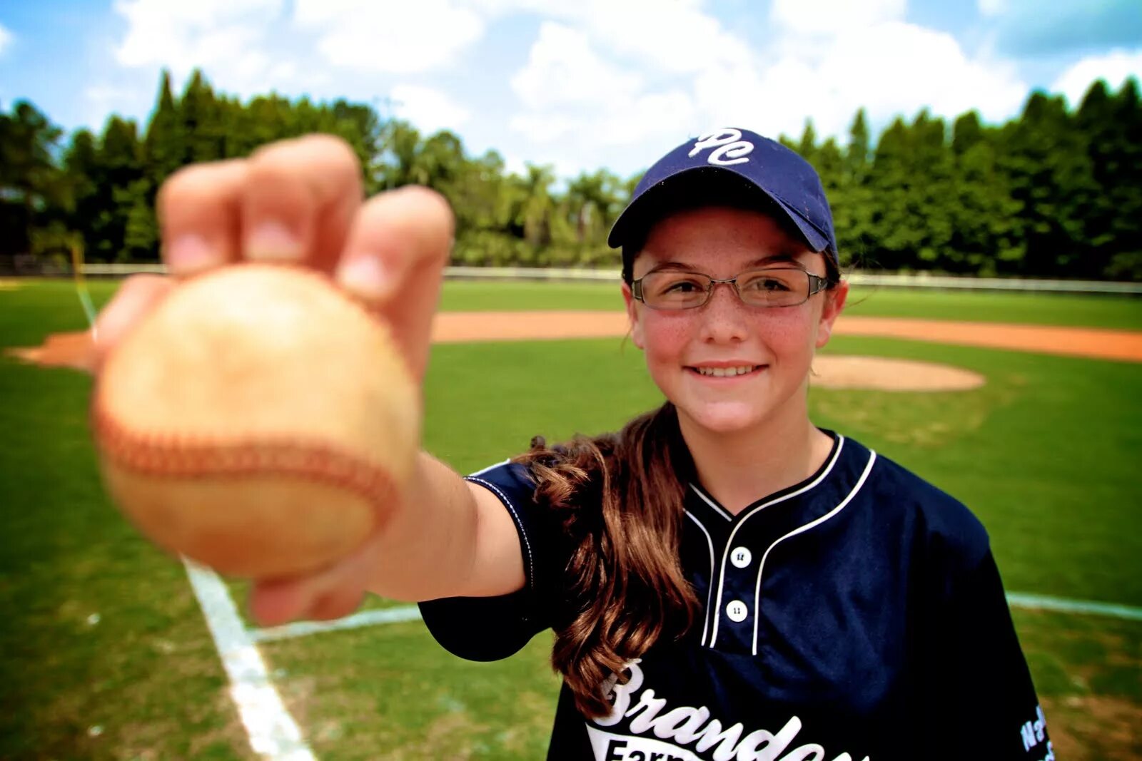 Little player. 1 Girl 1 Pitcher. Kid Baseball Team. Фотографии Hobba Bogga.