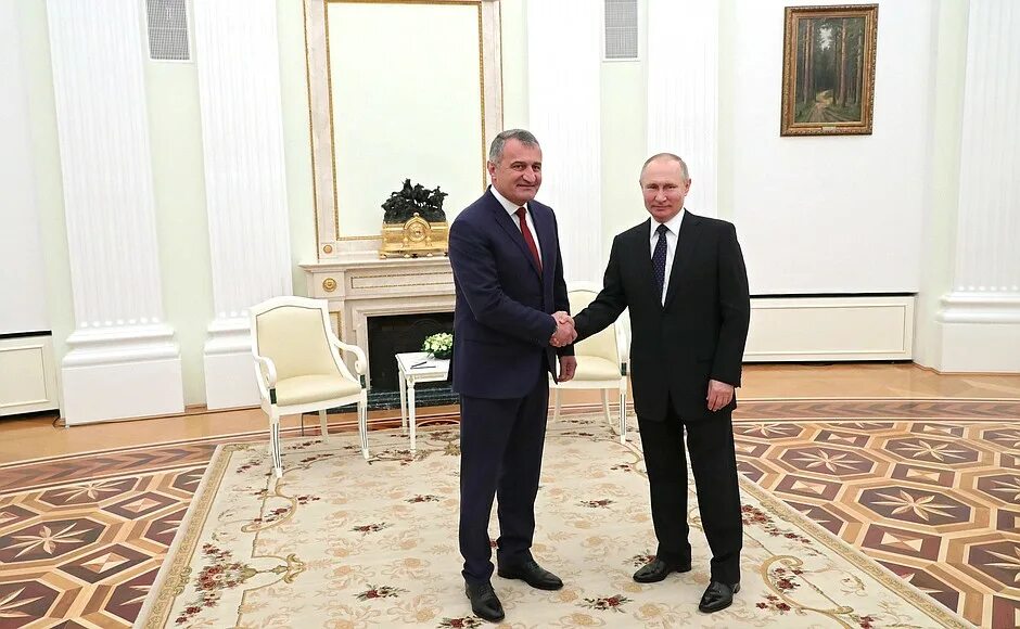 Политики южной осетии. Резиденция президента южной осетии. встреча президентов.