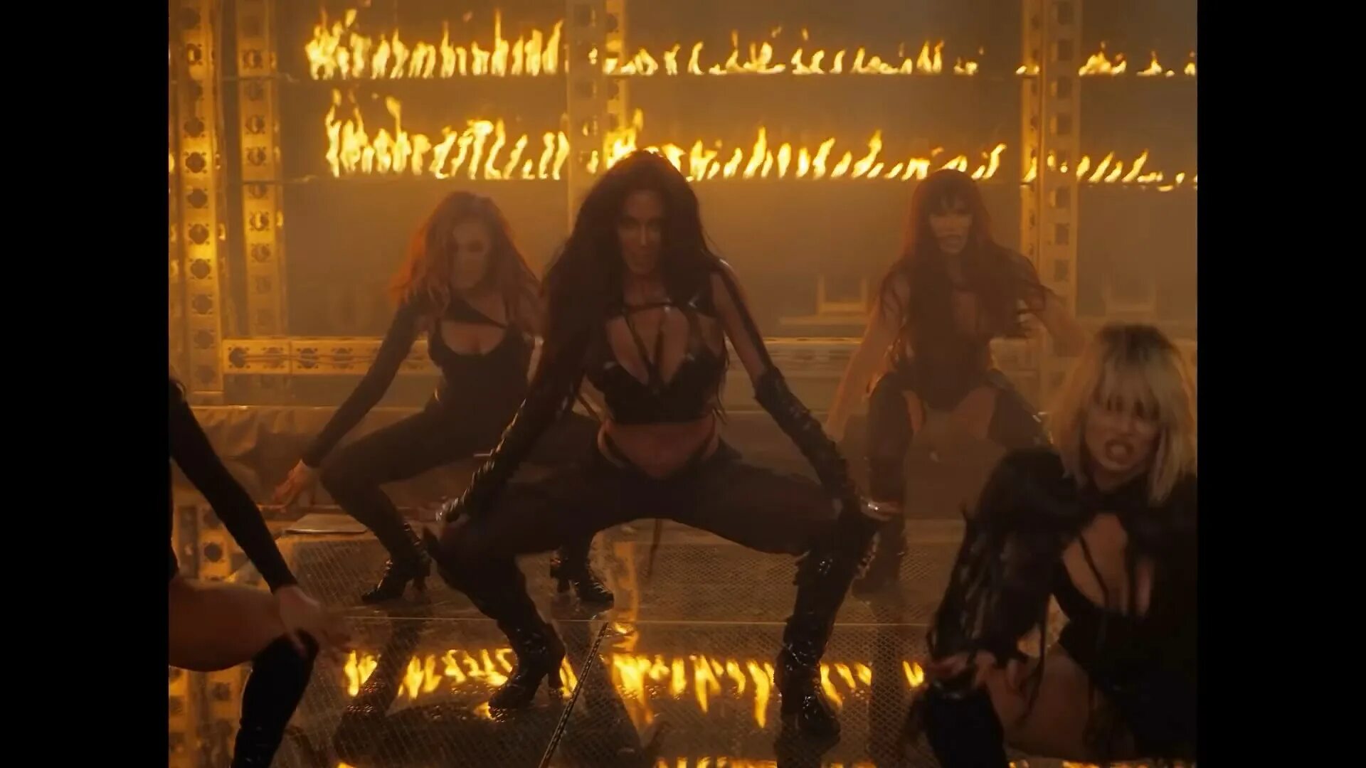 Pussycat dolls react. Pussycat dolls react. The pussycat dolls - react альбом. Pussycat dolls react. Pussycat dolls 2020.