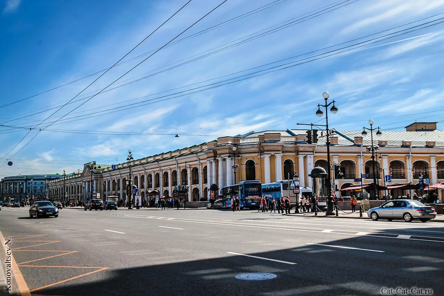 Гостиницы санкт петербурга гостиный двор. Большого Гостиного двора на Невском проспекте. Двор Гостиный двора Питер.