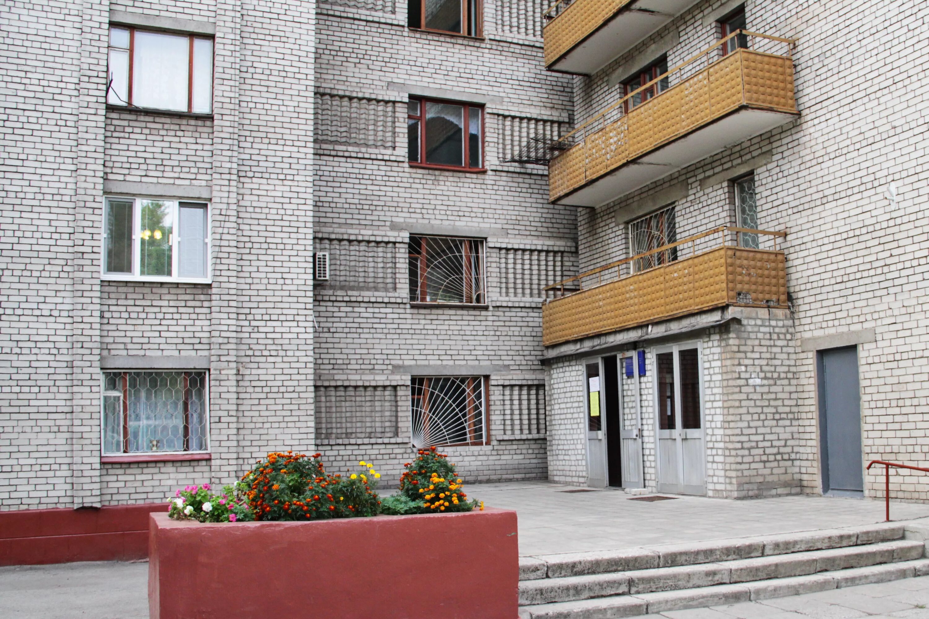 Первые этажи общежитий. Общежитие Мелитополь. Поселение в общежитие. Общежитие на Запорожской. Общежитие горсовете.