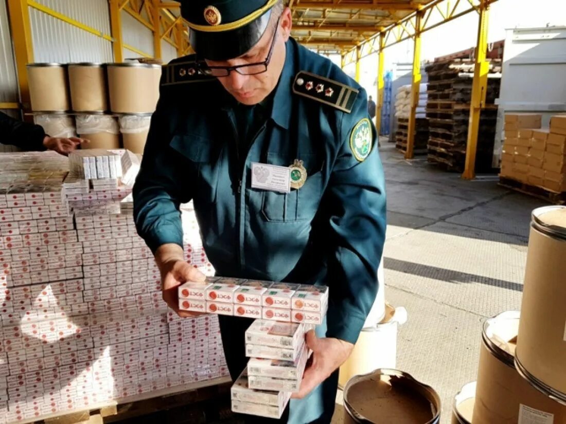 Деньги таможня. Контрабанда таможня. наркотики на таможне. таможенный контроль товаров. конфискация товара.
