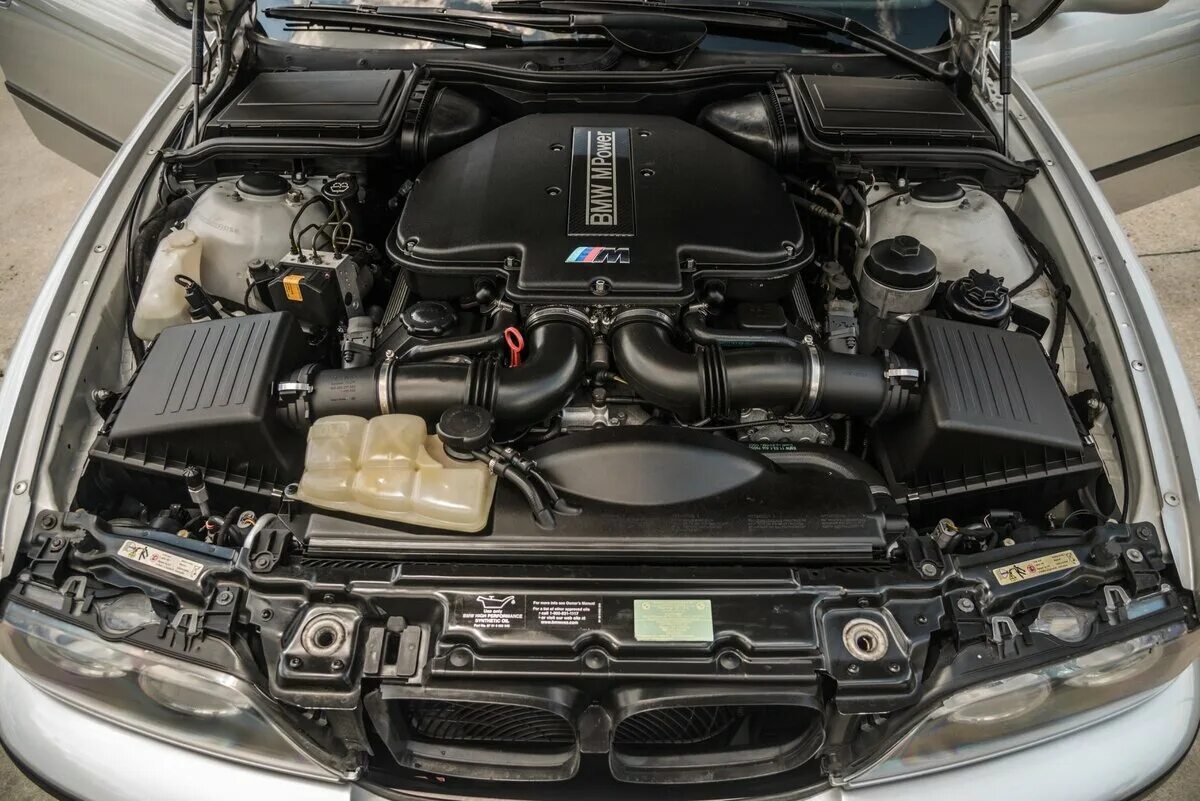 Двигатель 530d. Bmw 530d e39. моторный отсек бмв е39. bmw m5 e39 2003. бмв е39 530 двигатель.