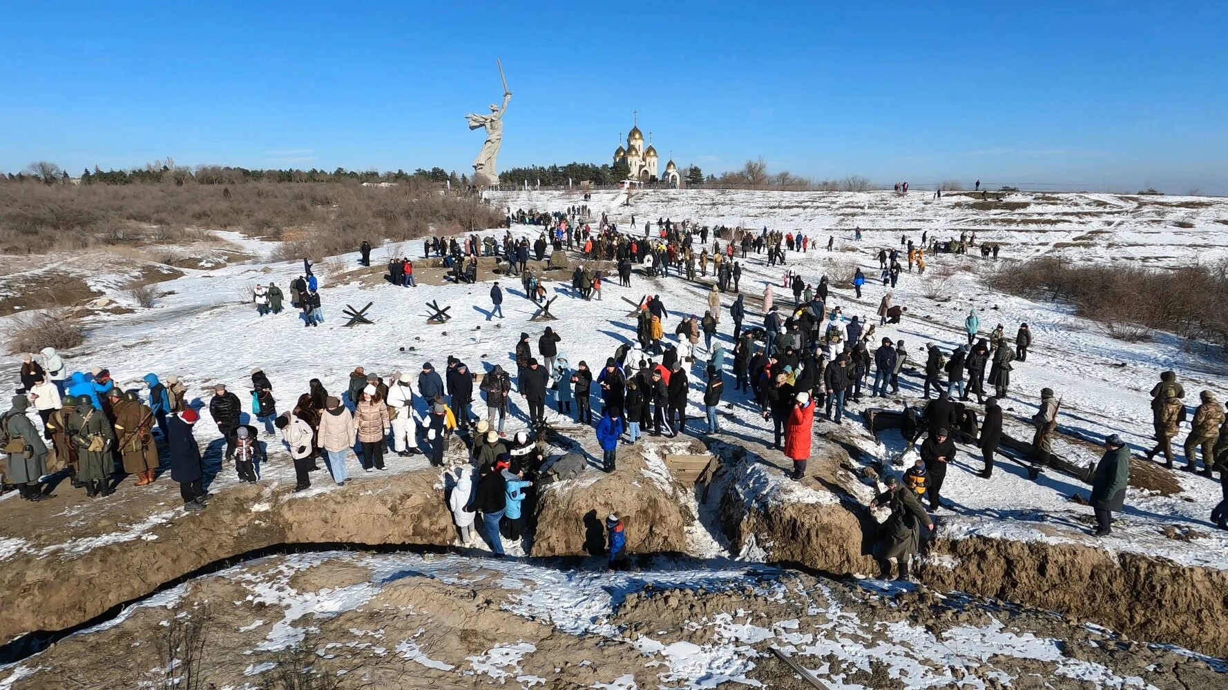 28 января 2023 г. Битва за Мамаев Курган Сталинградская битва. Мамаев Курган бои. Бои на Мамаевом Кургане Сталинград. Реконструкция Мамаева Кургана.