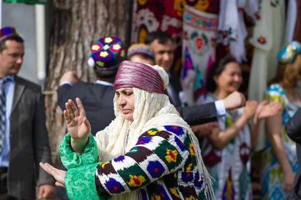 Чакан. Таджикские бабушки с чаканом. Курта чакан 2022. Гули чакан фото. Таджикский сама