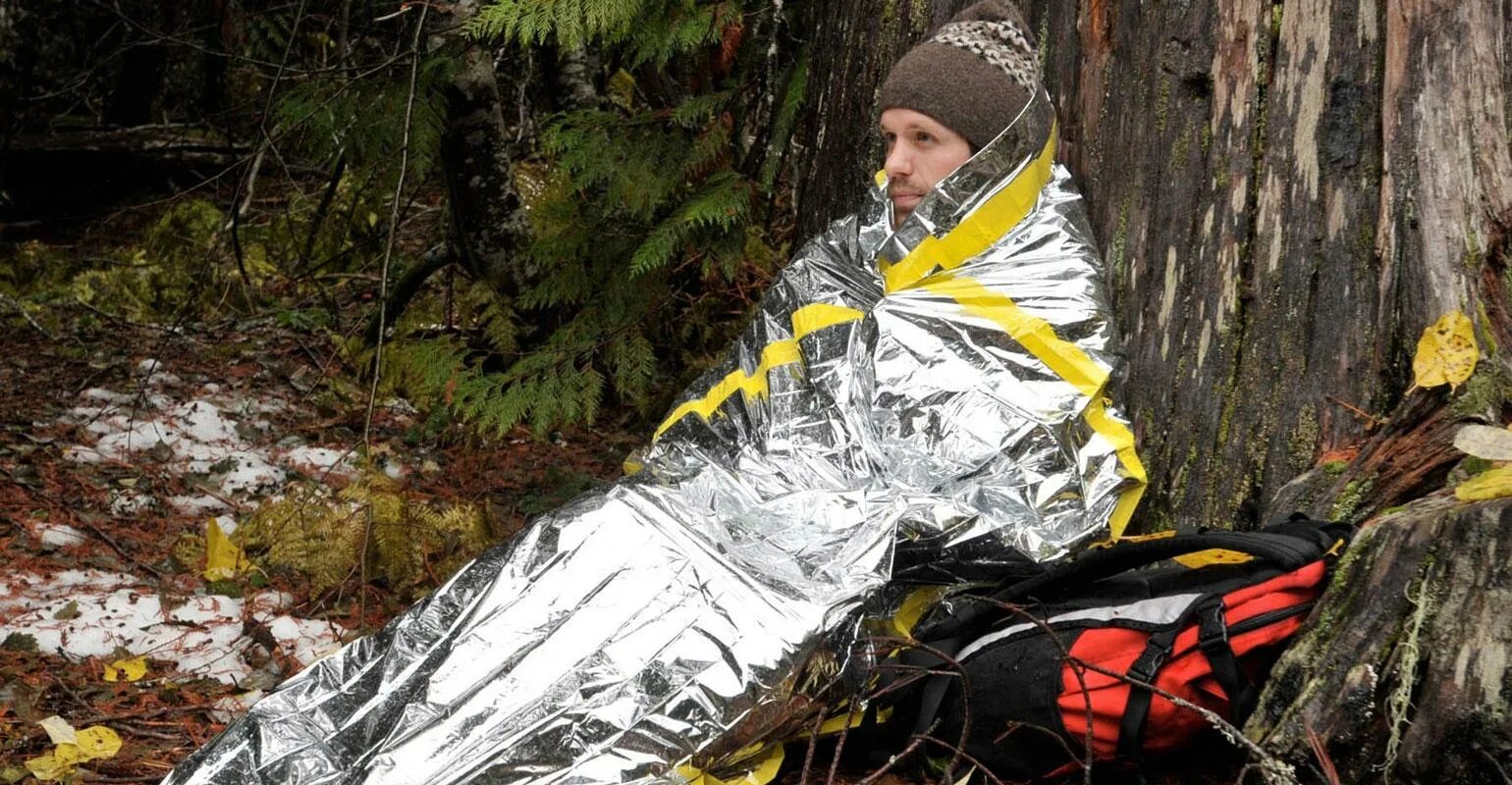 Термоодеяло спасательное фольгированное. Термоодеяло Blizzard Survival Blanket. Термоодеяло спасательное Thermal Bag. Одеяло спасательное МЧС.