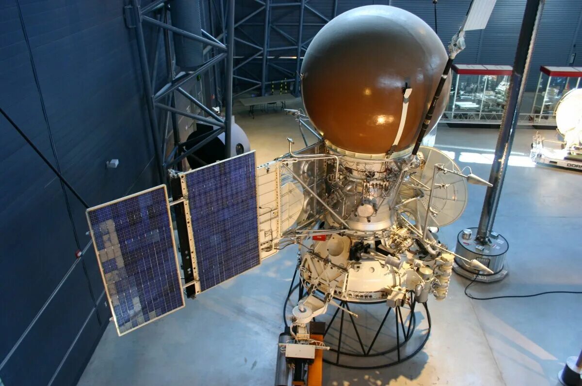 Как называется самый большой космический аппарат. Вега 1 космический аппарат. Вега 2 космический аппарат. АМС Вега 1. Вега-1 и Вега-2.