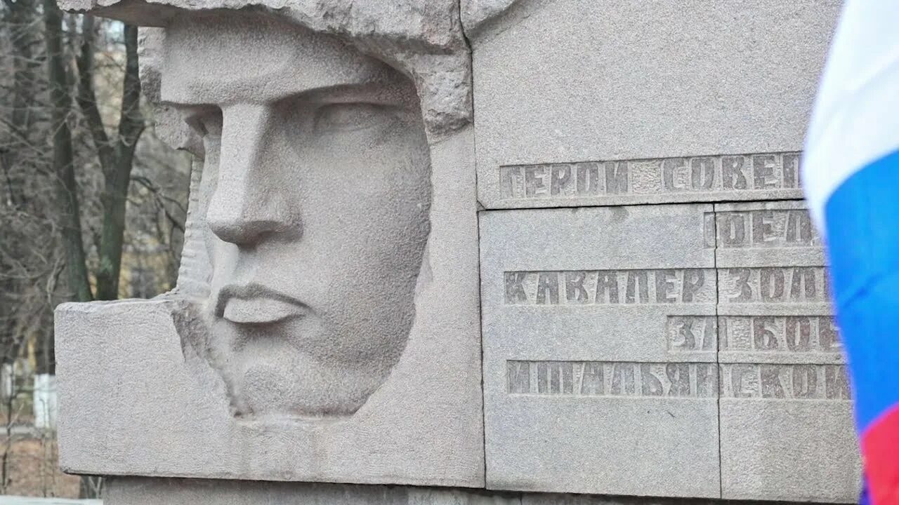 Пост 1 у вечного огня ижевск зима. 75 лет великой победы. Памятник федору андриановичу полетаеву в рязани. Победа в великой отечественной войне. 9 мая кашин ученики у вечного огня 2021.