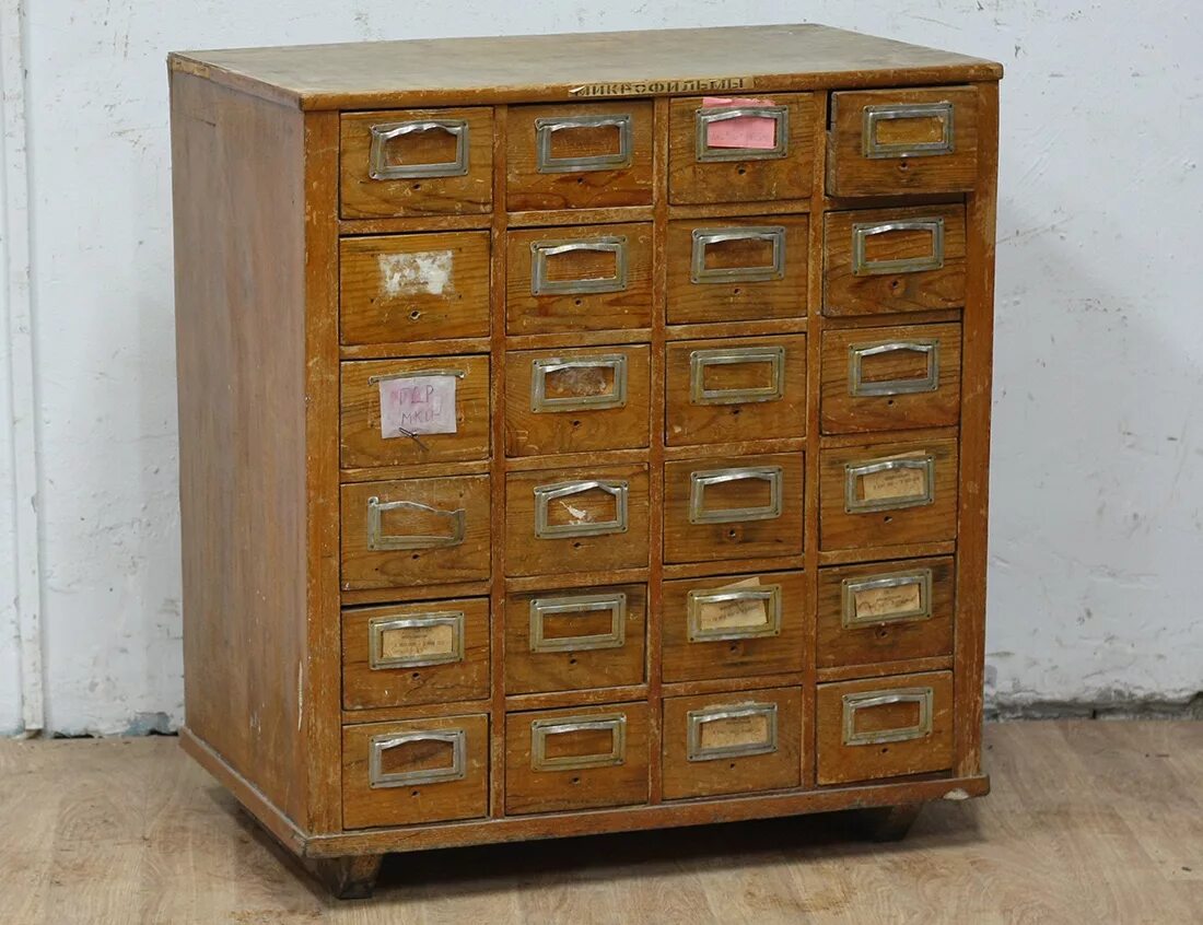 Старый заказ. Старый картотечный шкаф. картотечный шкаф дерево. комод библиотечный. комод для архива.
