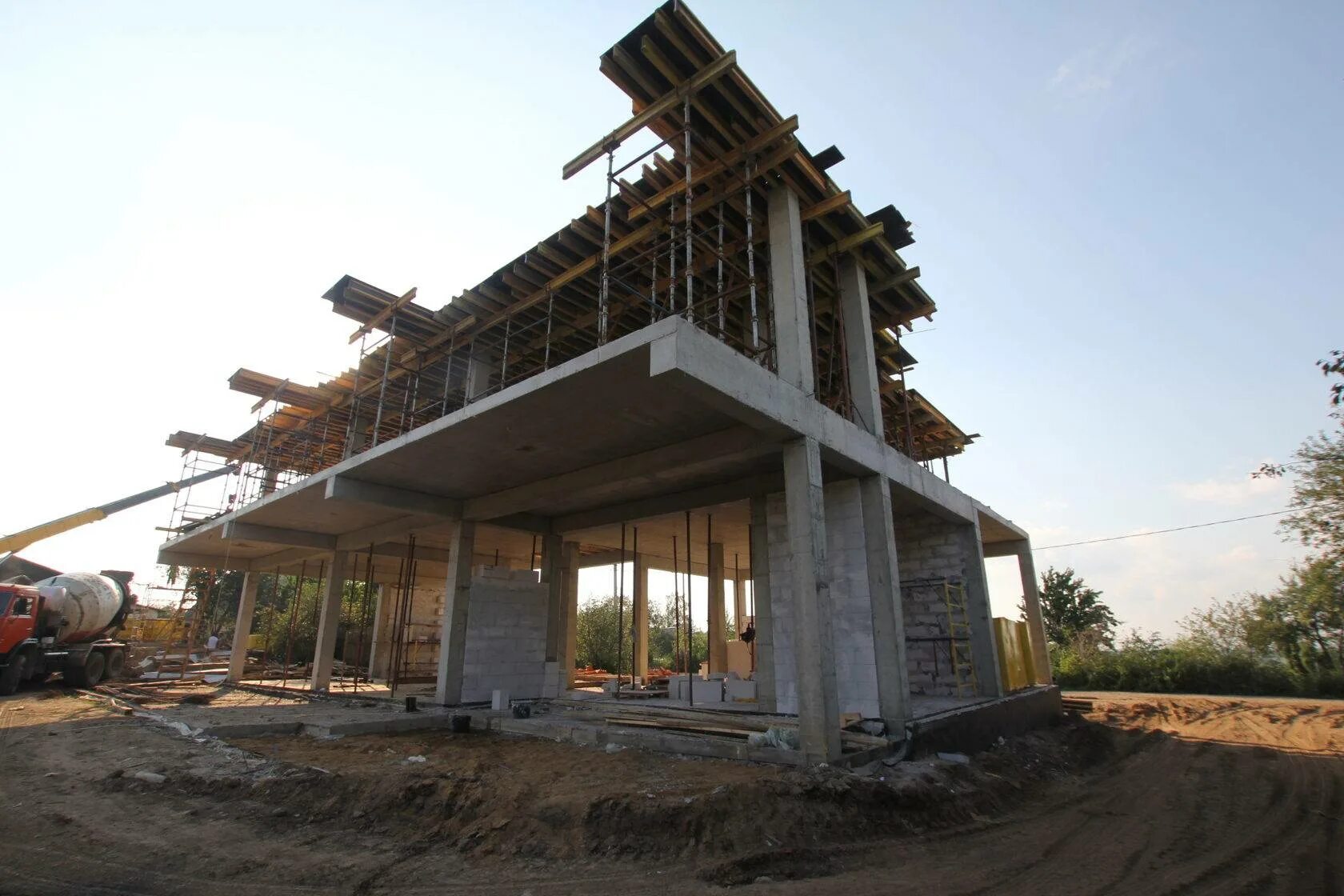 Монолитные конструкции. Монолитный многоэтажный дом. Монолитные многоквартирные дома. Монолитный каркас. Doka опалубка.