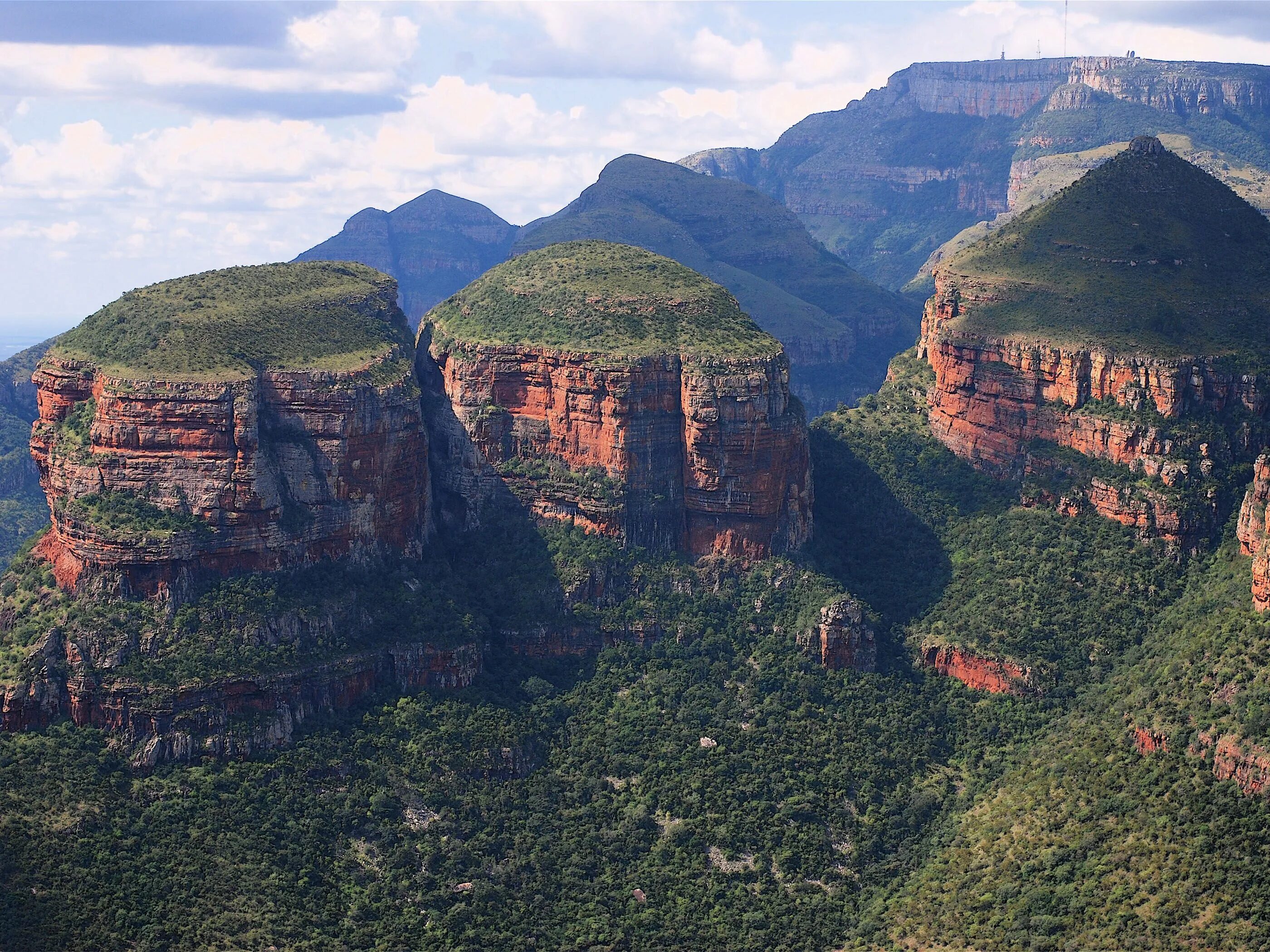 Красивая страна африки. Каньон Блайд Ривер ЮАР. Драконовые горы ЮАР. Драконовы горы ЮАР каньон. Каньон реки Блайд ЮАР.