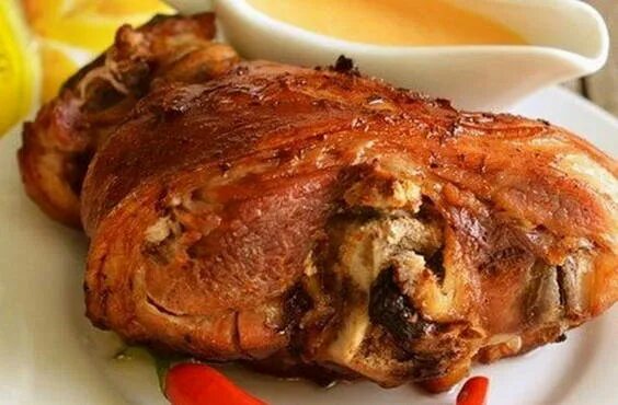 Рулька свиная запеченная. Рулька в рукаве для запекания в духовке. Рулька запеченная в духовке. Сочная рулька в духовке. Свиная рулька в духовке в рукаве.