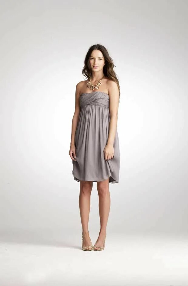 Платье серое. Платье серо-кремовое. Платья в стиле Semi-Formal. Модель в сером платье. Беременность грей
