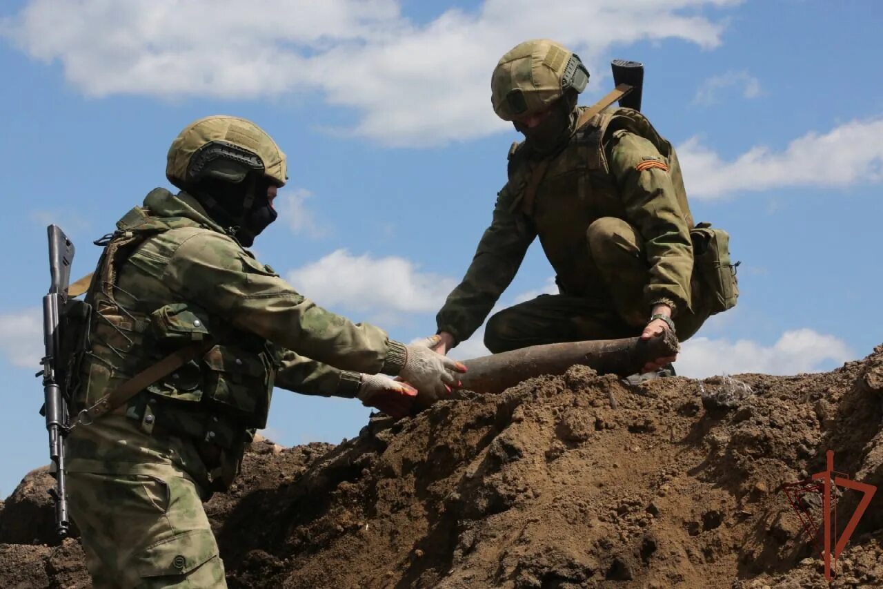 Росгвардия уничтожила. Росгвардия саперы. Сапёры Росгвардии. Саперы ВСУ. Разминирование.