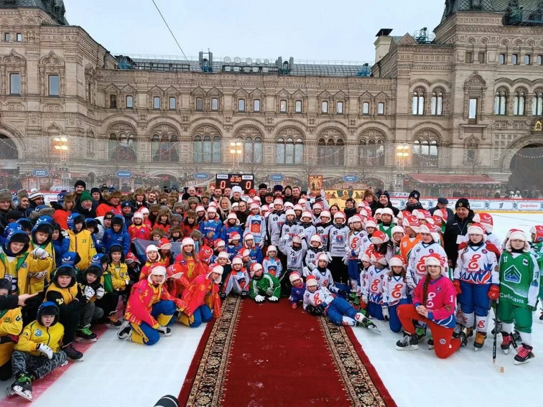 Хоккей на красной площади 2022. Звезда урала екатеринбург тренер теплоухов. Хоккей с мячом патриарха. Турнир на призы патриарха по хоккею с мячом 2023. Хоккей с мячом патриарха.
