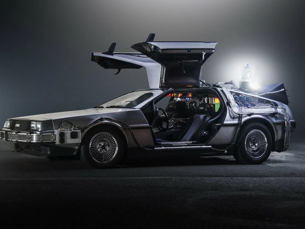 Машина времени автомобили. DELOREAN DMC-12. DELOREAN DMC-12 назад в будущее. Делориан ДМС 12. Делориан ДМС 12 назад в будущее.