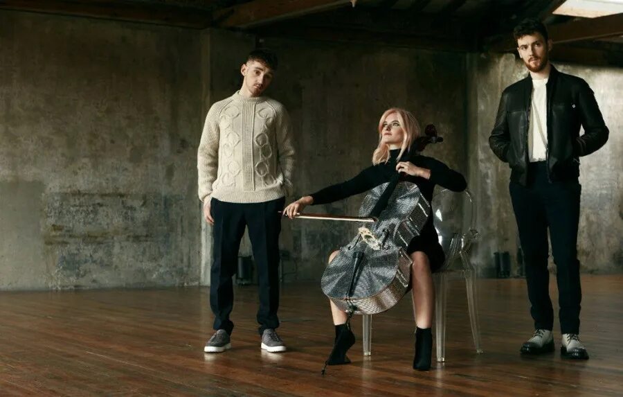 Bandit песня. Группа clean bandit. Солистка clean bandit. Группа clean bandit. Bandit песня.