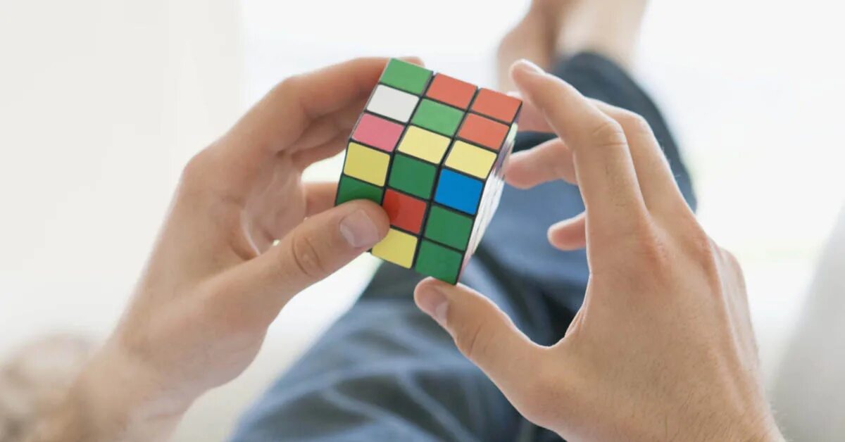 Кубики ставить игра. Кубик Рубика в руках. Сенсорный кубик Рубика. Кубик Рубика психолога. Покажи кубики рубики.